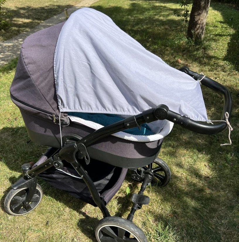 Sluneční clona na kočárek světle šedá II. jakost (vada na látce)