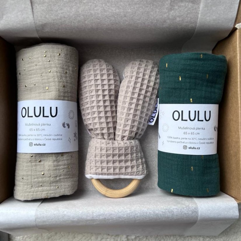 Medium set tmavě zelená se zlatými proužky, béžová se zlatými tyčkami a béžové kousátko