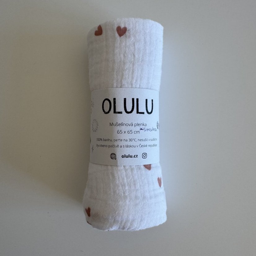 Olulu Mušelínová plenka bílá s červenými srdíčky 65x65 (šmouha)