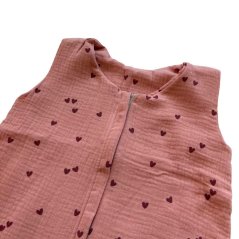 Olulu Lehký mušelínový spací pytel růžová s červenými srdíčky