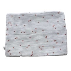 Olulu Mušelínový polštářek tenký bílá s červenými srdíčky