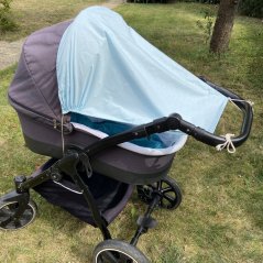 Sluneční clona na kočárek světle modrá