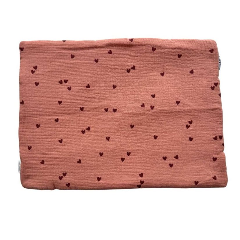Olulu Mušelínový polštářek tenký růžová s červenými srdíčky