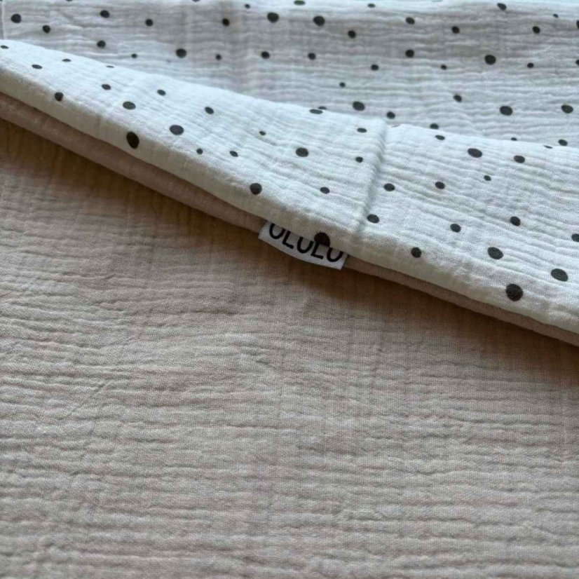 Olulu Mušelínová zateplená dečka bílá s černými puntíky + béžová