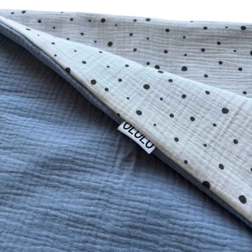 Olulu Mušelínová zateplená dečka bílá s černými puntíky + modrá