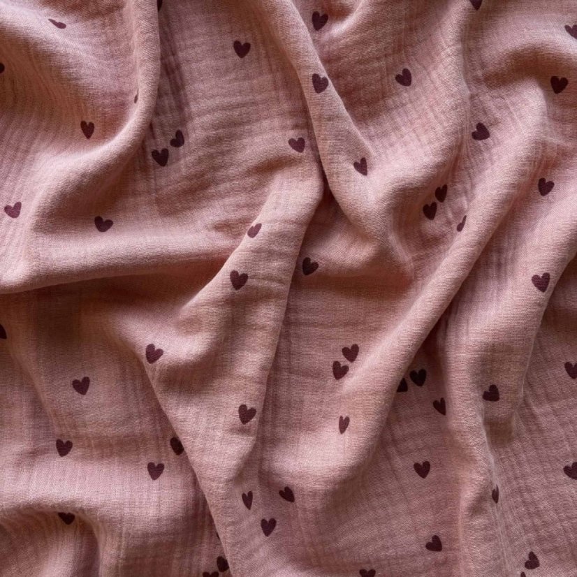 Mušelínová plenka růžová s červenými srdíčky