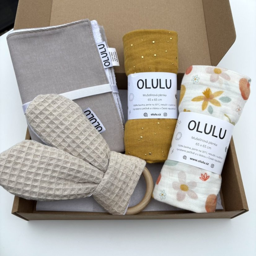 Olulu Dárkový set s podložkou - klasická plenka okrová se zlatými tečkami a ovoce, béžové kousátko, přebalovací podložka béžová