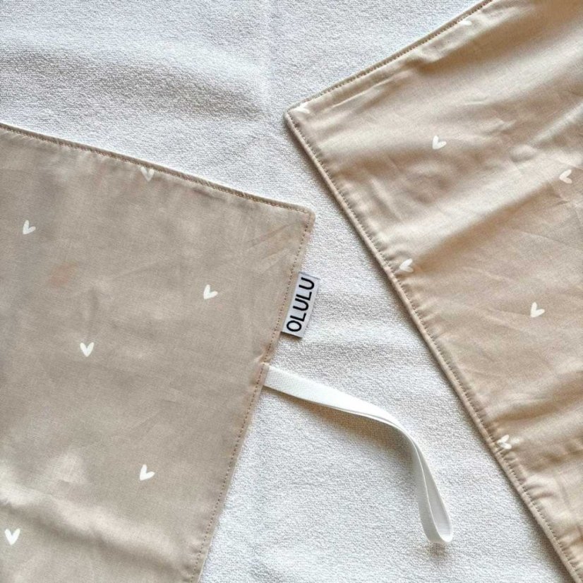 Olulu Přebalovací podložka béžová srdíčka