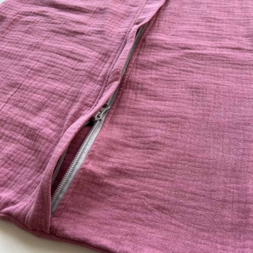 Olulu Zateplený mušelínový spací pytel tmavě růžová