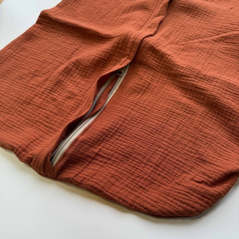 Olulu Lehký mušelínový spací pytel cihlová