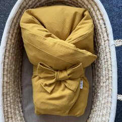 Olulu Péřová zavinovačka 80x80 okrový mušelín Olulu Péřová zavinovačka 80x80 okrový mušelín