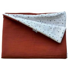 Olulu Mušelínová zateplená dečka bílá s černými puntíky + cihlová Olulu Mušelínová zateplená dečka bílá s černými puntíky + cihlová