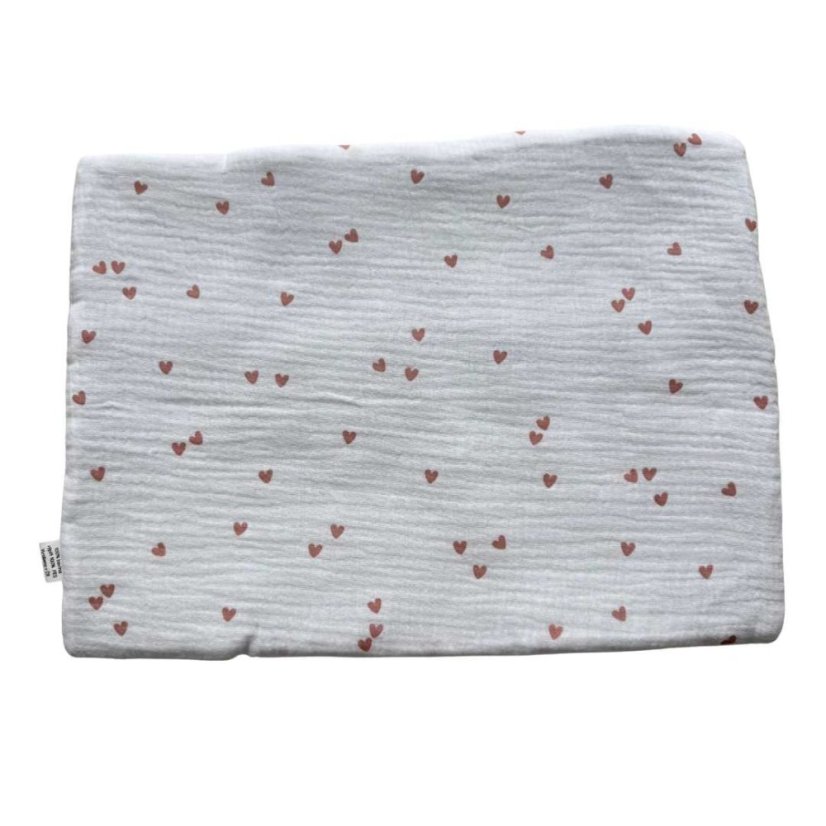 Olulu Mušelínový polštářek tenký bílá s červenými srdíčky